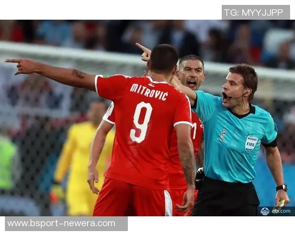 欧冠激战:AC米兰与波尔图鏖战平局红牌事件引发全场热议 欧冠激战:AC米兰与波尔图鏖战平局红牌事件引发全场热议