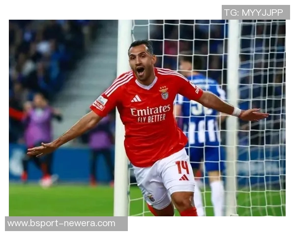 西甲激战:多特蒙德与本菲卡鏖战成平局补时瞬间引发全场狂欢 西甲激战:多特蒙德与本菲卡鏖战成平局补时瞬间引发全场狂欢