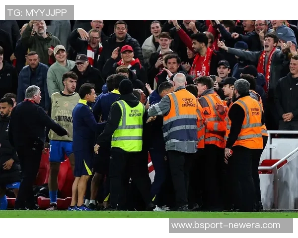 世界杯精彩对决那不勒斯与利物浦战成平局绝杀瞬间引发全场狂欢